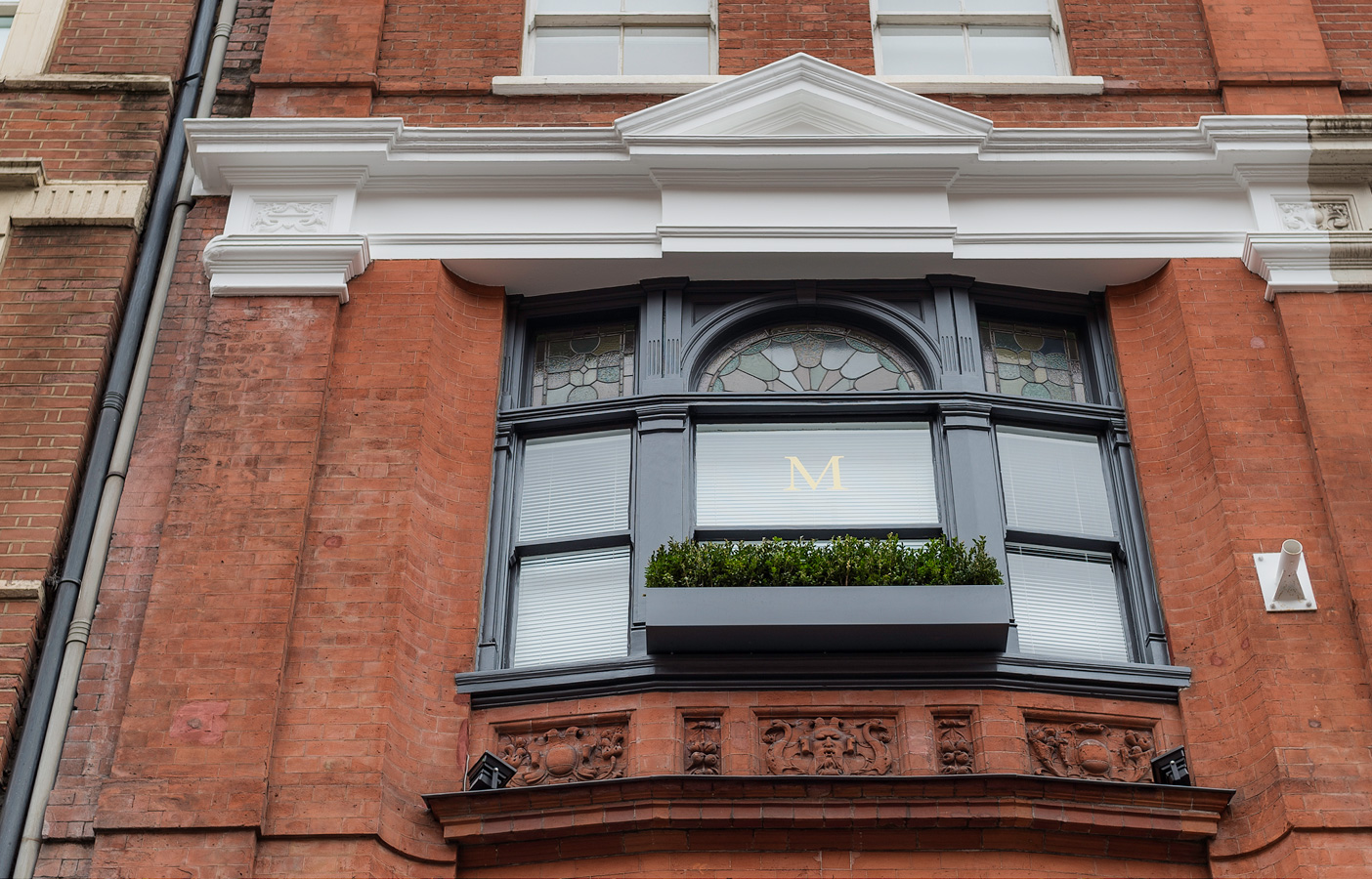 Aldworth James & Bond | Mayfair gallery — updated facade