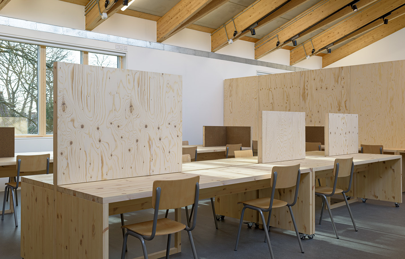 Aldworth James & Bond | Plywood desks and screens for Wimbledon College of Art studio