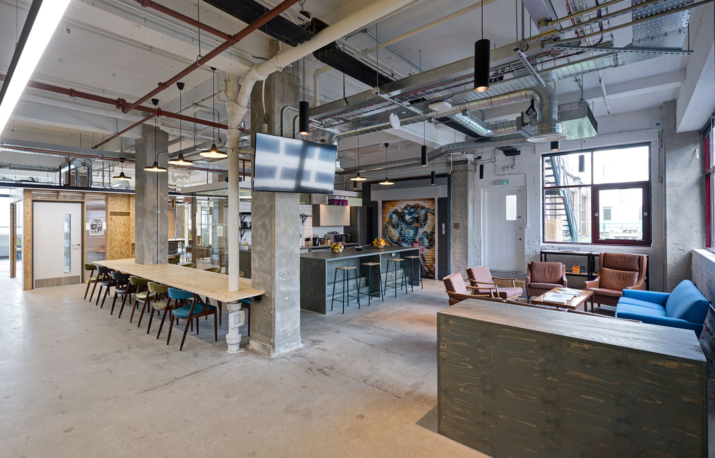 Aldworth James & Bond | CloudFlare London Offices - desks and kitchen