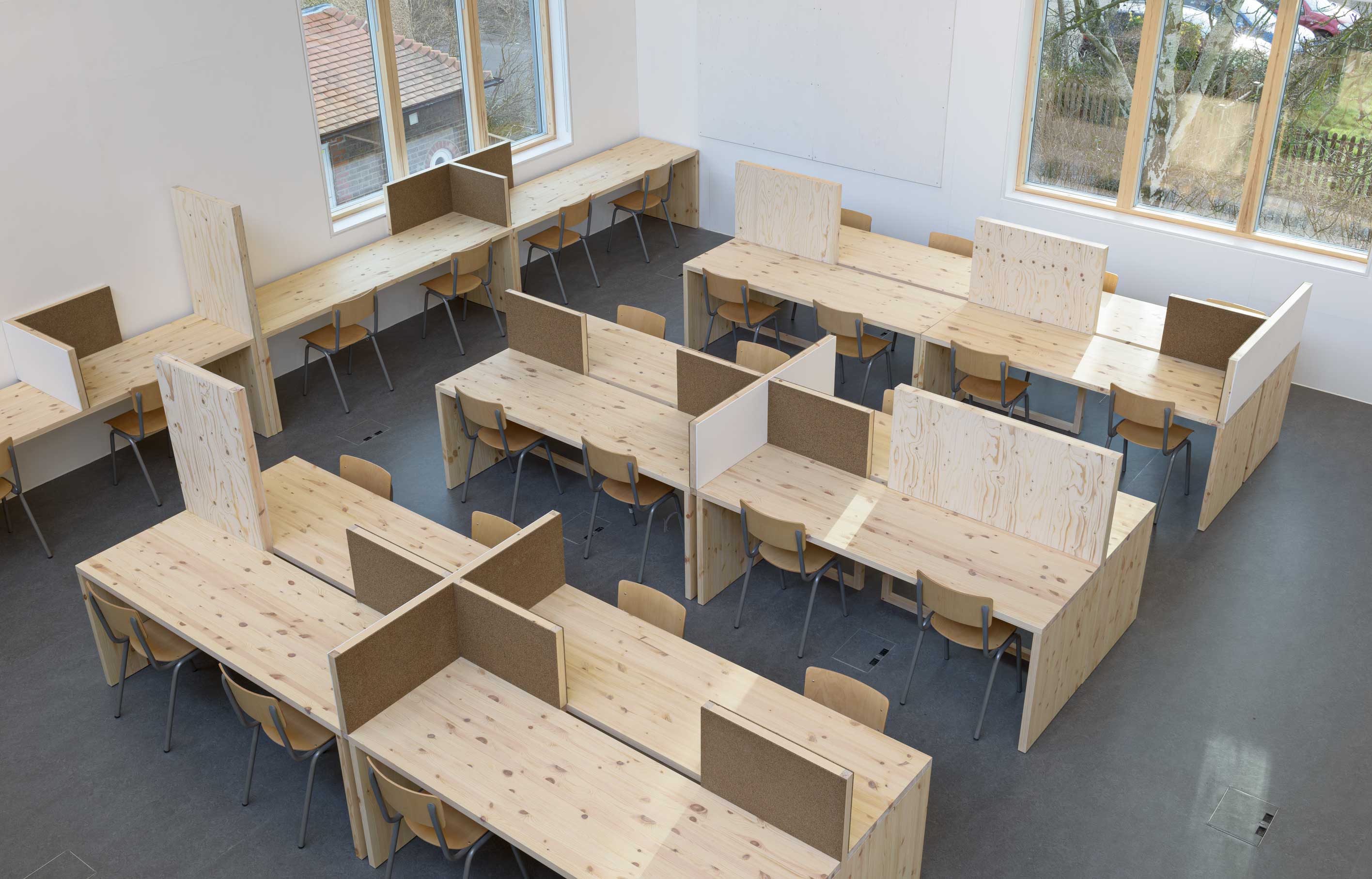 Aldworth James & Bond | Wimbledon College of Art - flexible furniture for creative studio space